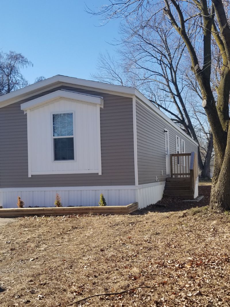 Mobile Home Park in Pontoon Beach, IL Mallard Lake