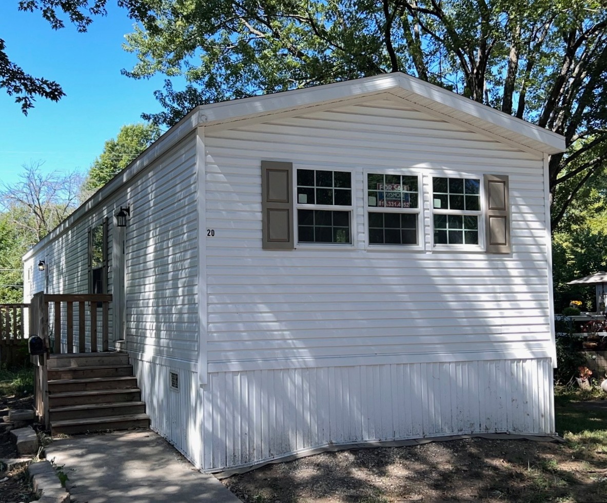 A photo of the Springdale Lake Home