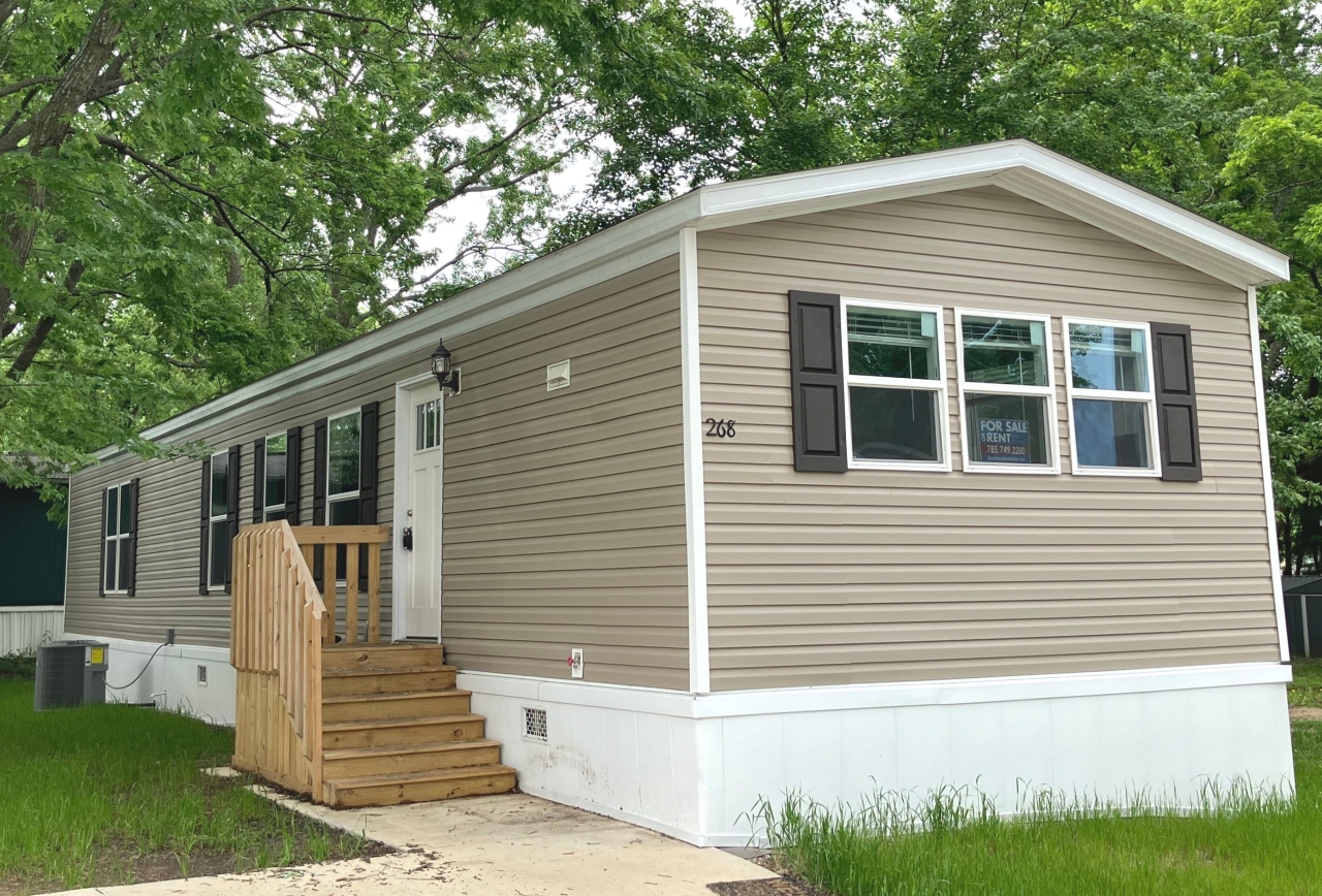 Manufactured & Mobile Home Park in Lawrence KS | Easy Living