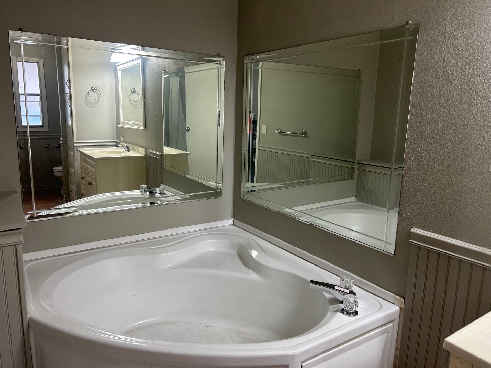 A photo of the Colonial Gardens Home