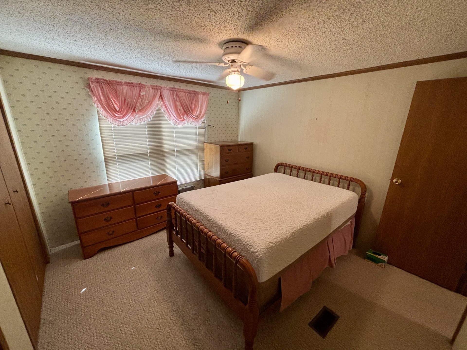 A photo of the Eagle Crest Home