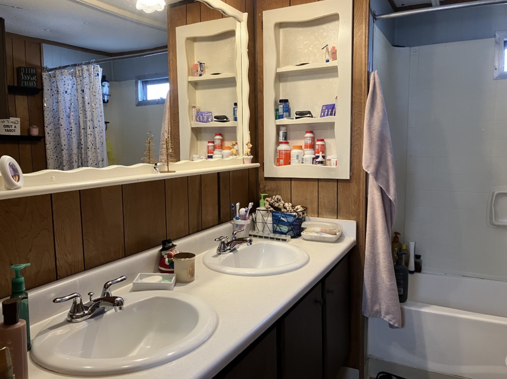 A photo of the Murray Manor Home