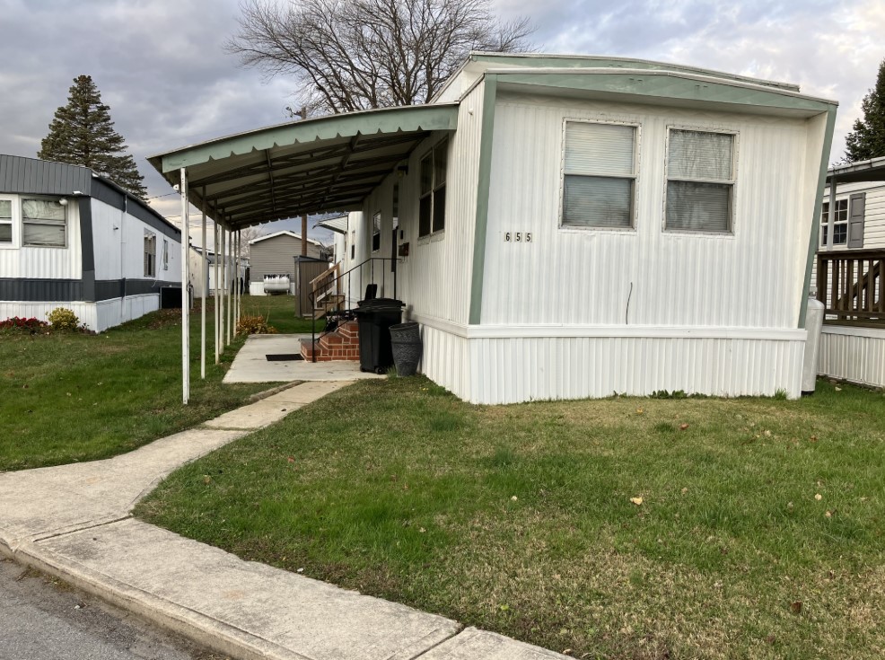 A photo of the Murray Manor Home