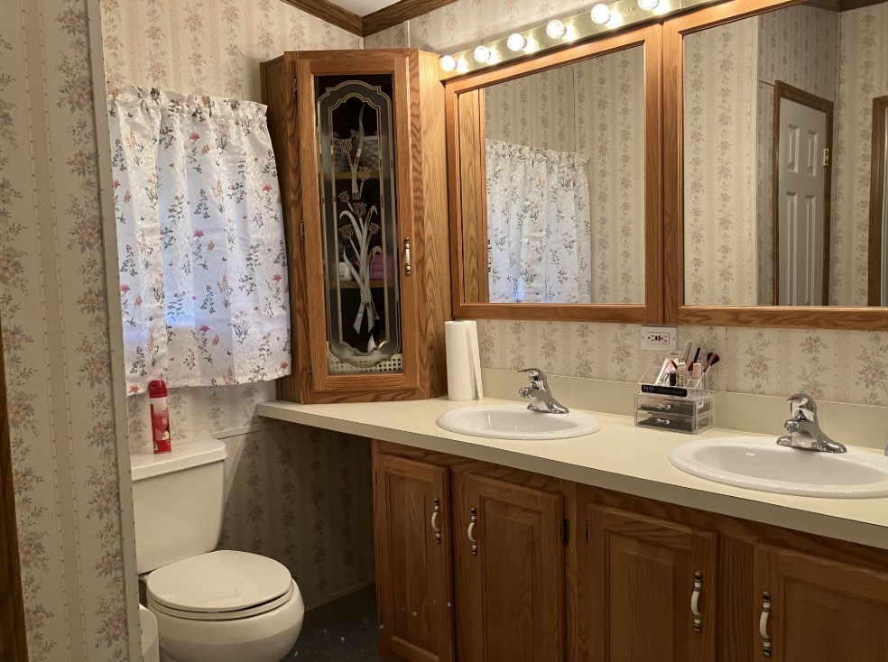 A photo of the Murray Manor Home