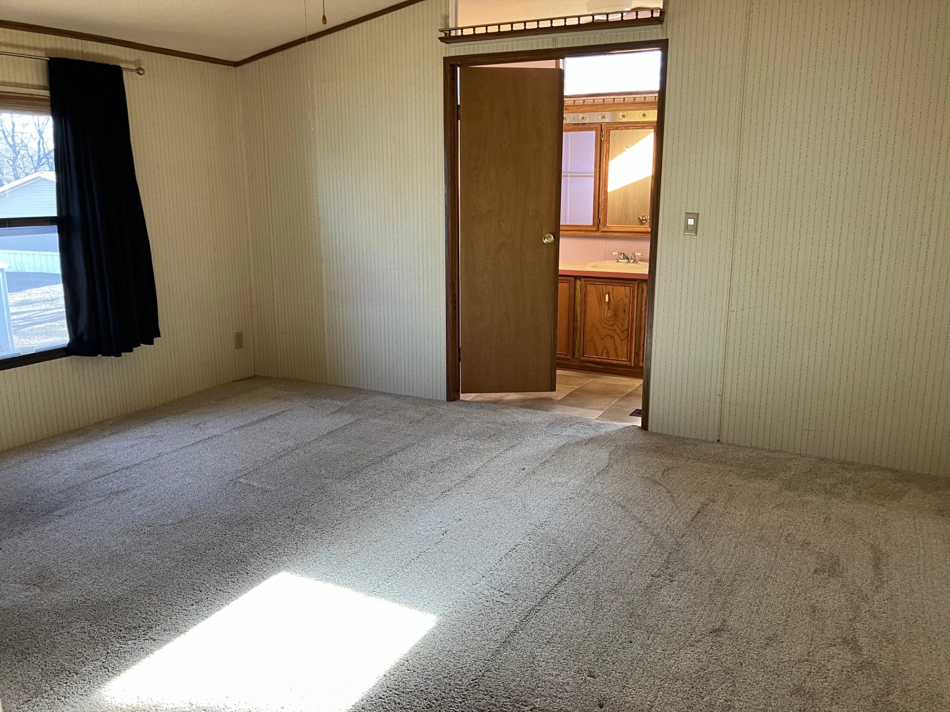 A photo of the Colonial Gardens Home