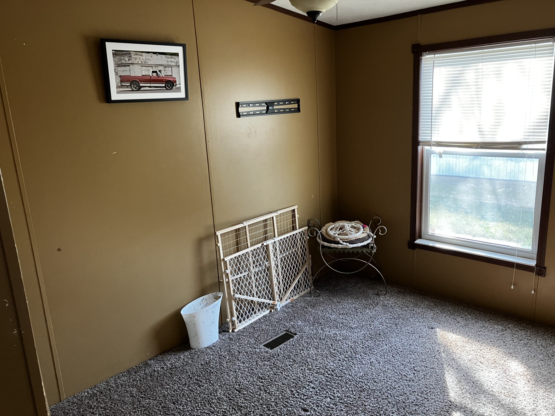 A photo of the Colonial Gardens Home