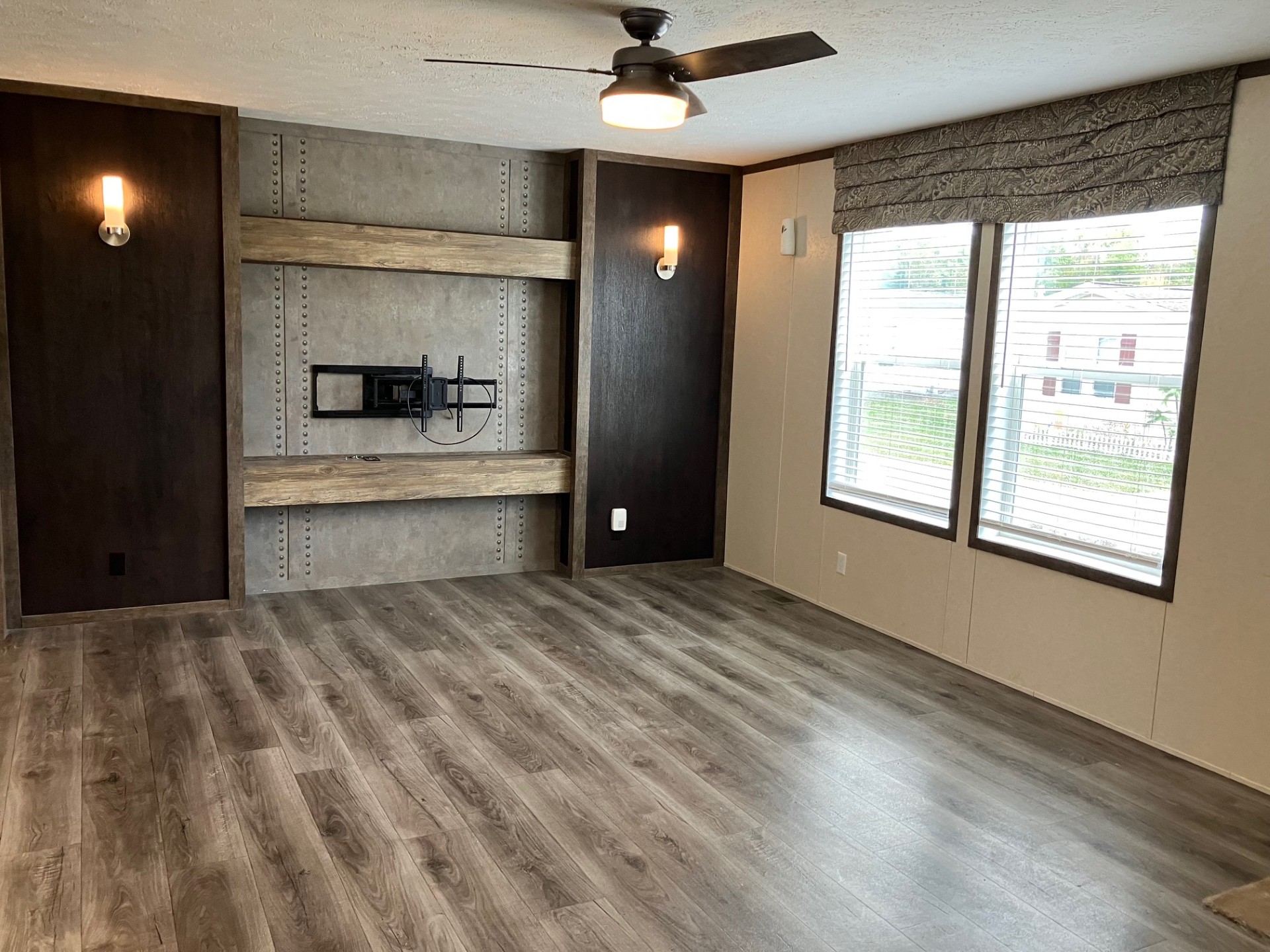 A photo of the Lakeland / Lakeland Trails Home