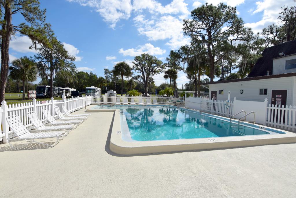 Mobile Home Park in Frostproof, FL Camp Inn