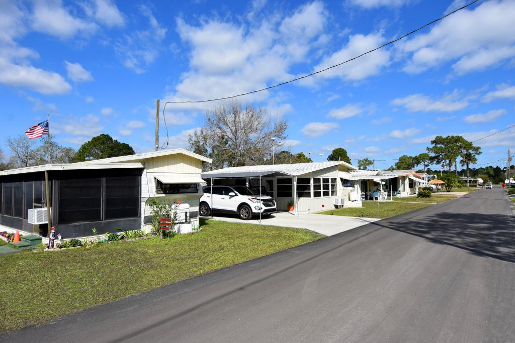 Mobile Home Park in Frostproof, FL Camp Inn