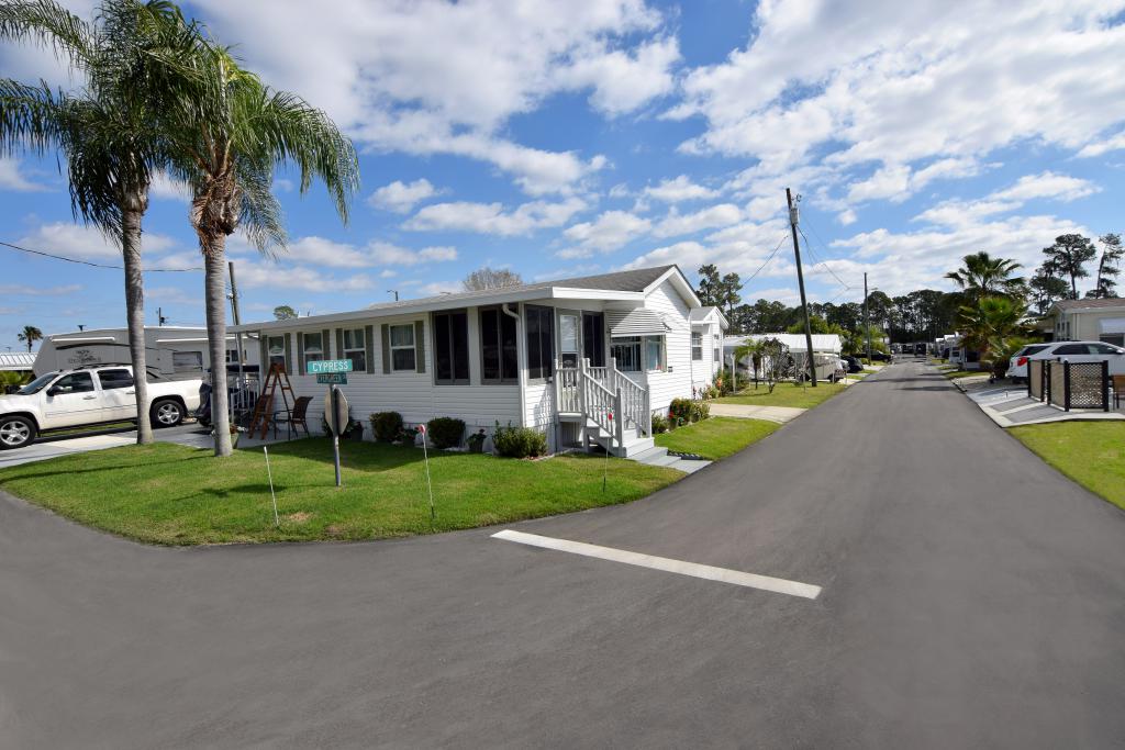 Mobile Home Park in Frostproof, FL Camp Inn