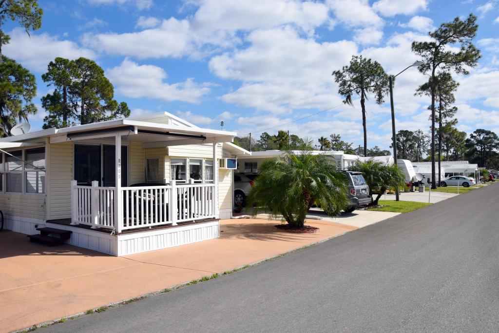 Mobile Home Park in Frostproof, FL Camp Inn
