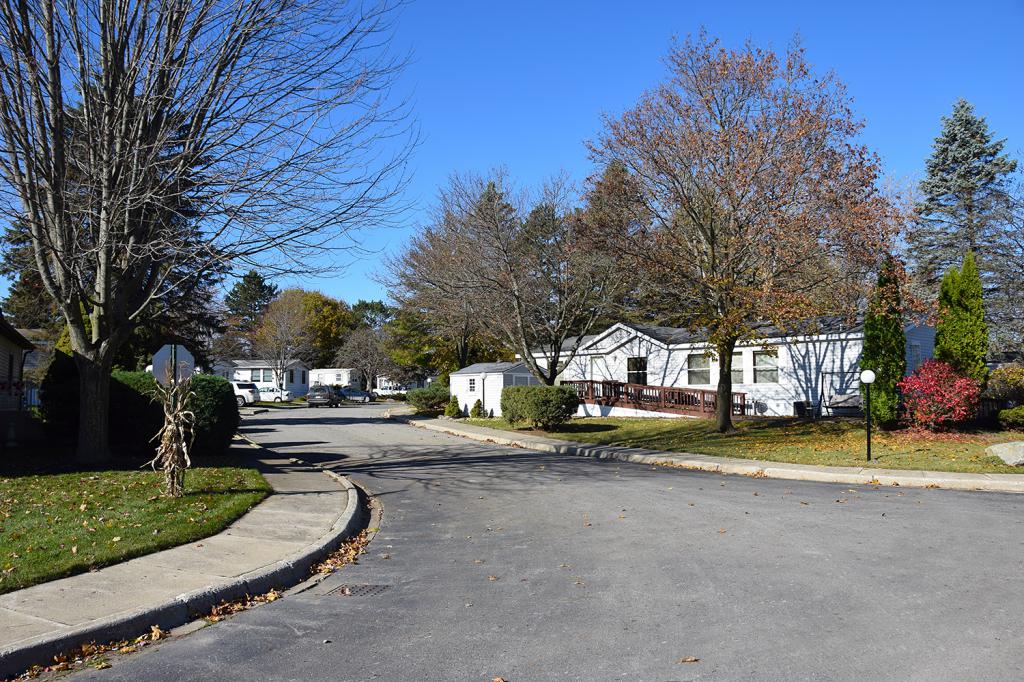 Mobile Home Park in Oakland Charter Township, MI The Woodlands