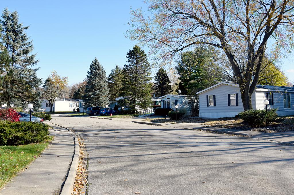 Mobile Home Park in Oakland Charter Township, MI The Woodlands