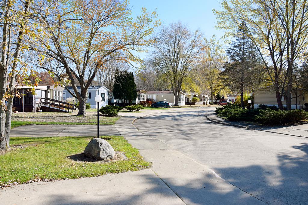 Mobile Home Park in Oakland Charter Township, MI The Woodlands