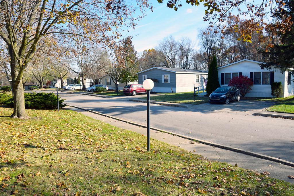 Mobile Home Park in Oakland Charter Township, MI The Woodlands