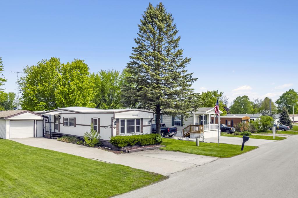 A photo of the Manor Hill Home