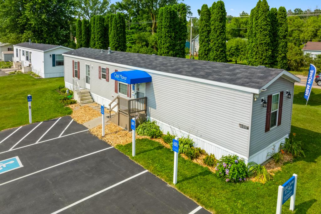 A photo of the Oak Manor Home