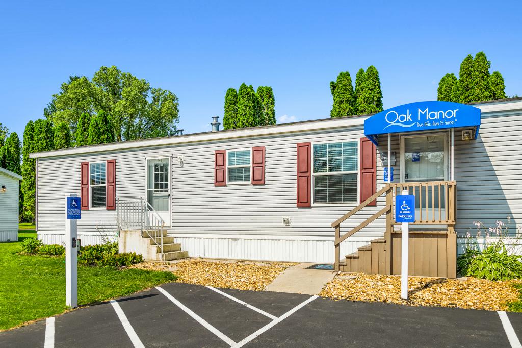 A photo of the Oak Manor Home