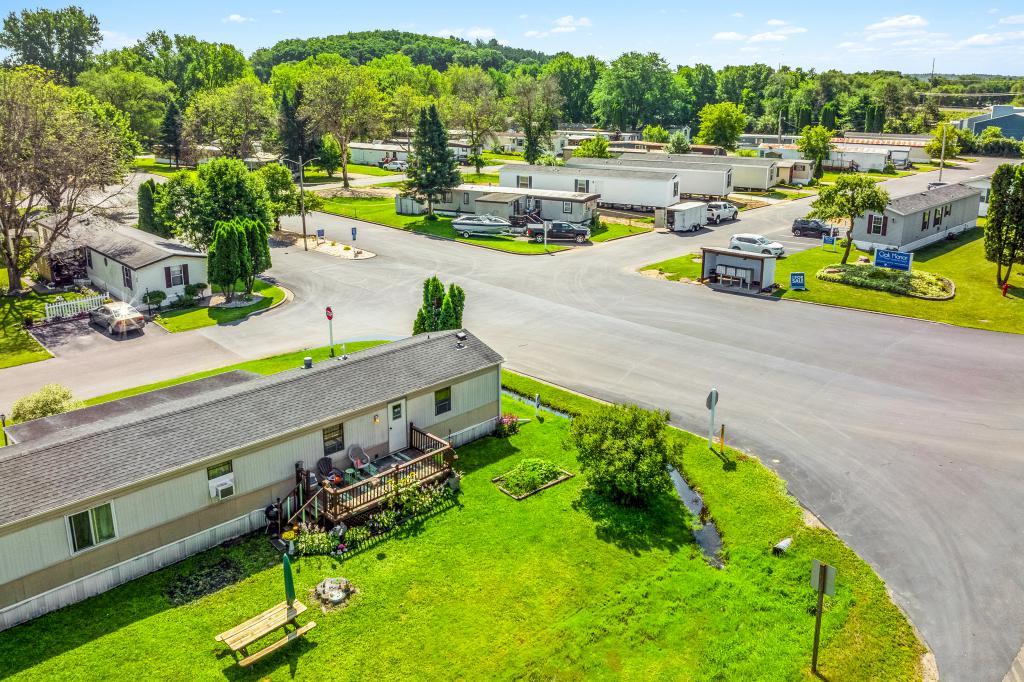 A photo of the Oak Manor Home