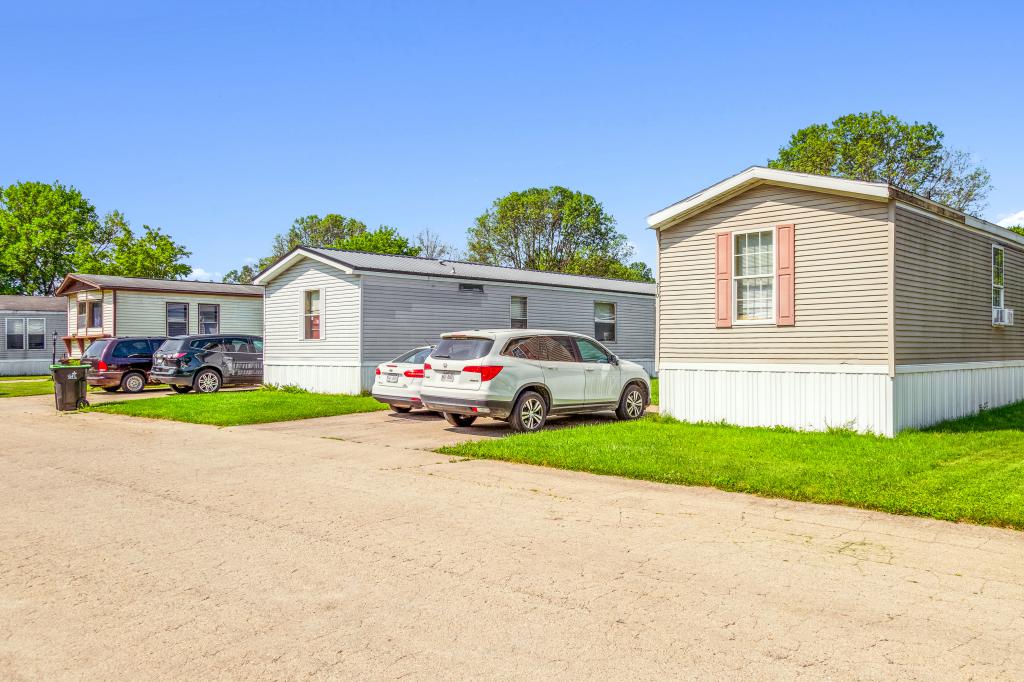 A photo of the Oak Manor Home