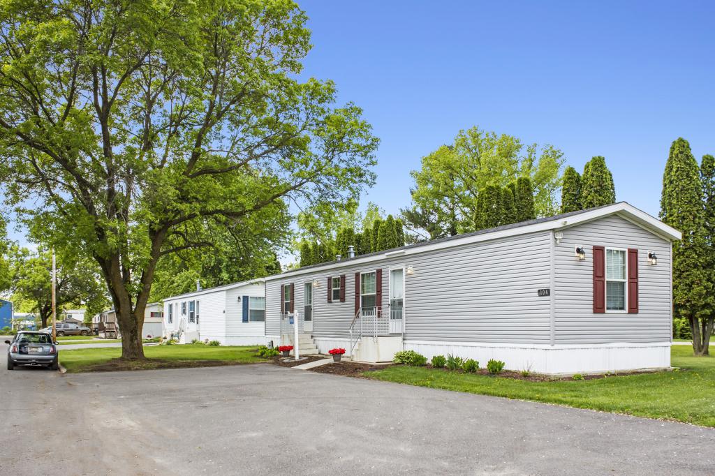 A photo of the Oak Manor Home