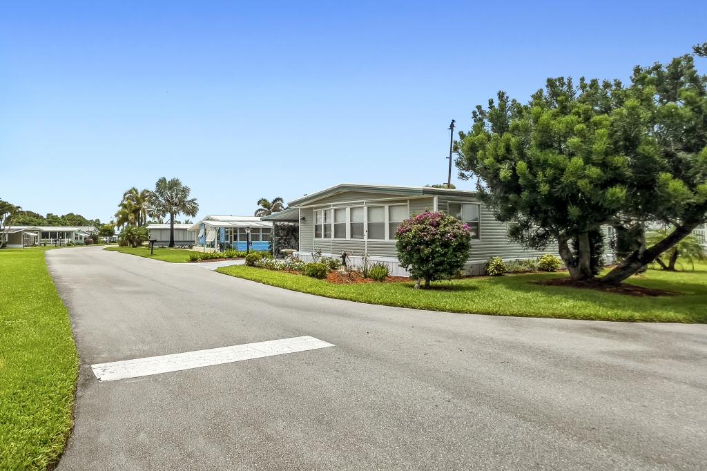 A photo of the Pinelake Village Home
