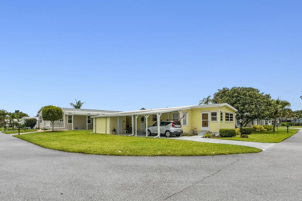 A photo of the Pinelake Village Home