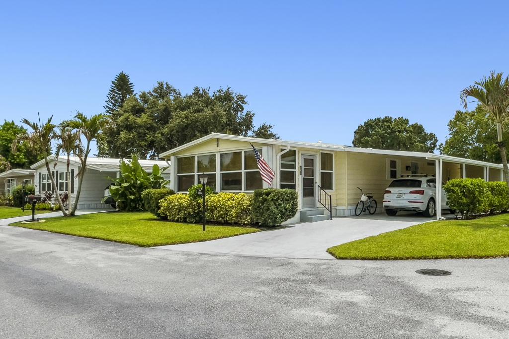 A photo of the Pinelake Village Home